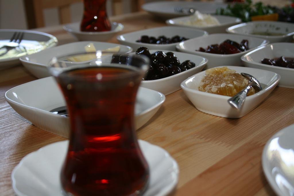 Assos Bohemian Hotel מראה חיצוני תמונה