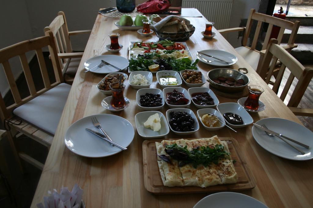 Assos Bohemian Hotel מראה חיצוני תמונה