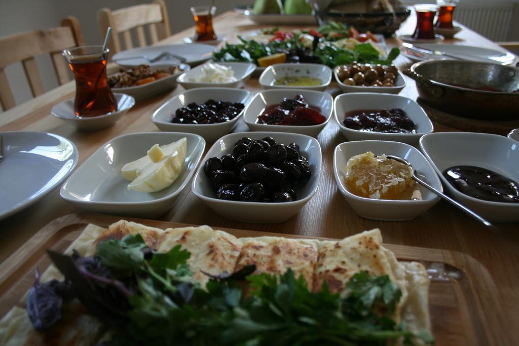Assos Bohemian Hotel מראה חיצוני תמונה