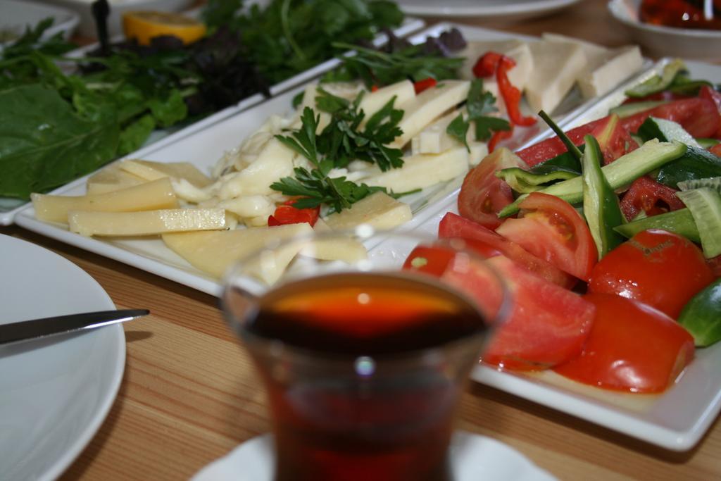 Assos Bohemian Hotel מראה חיצוני תמונה