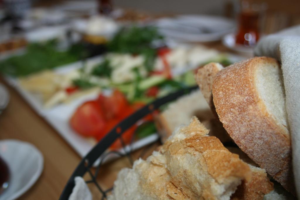 Assos Bohemian Hotel מראה חיצוני תמונה