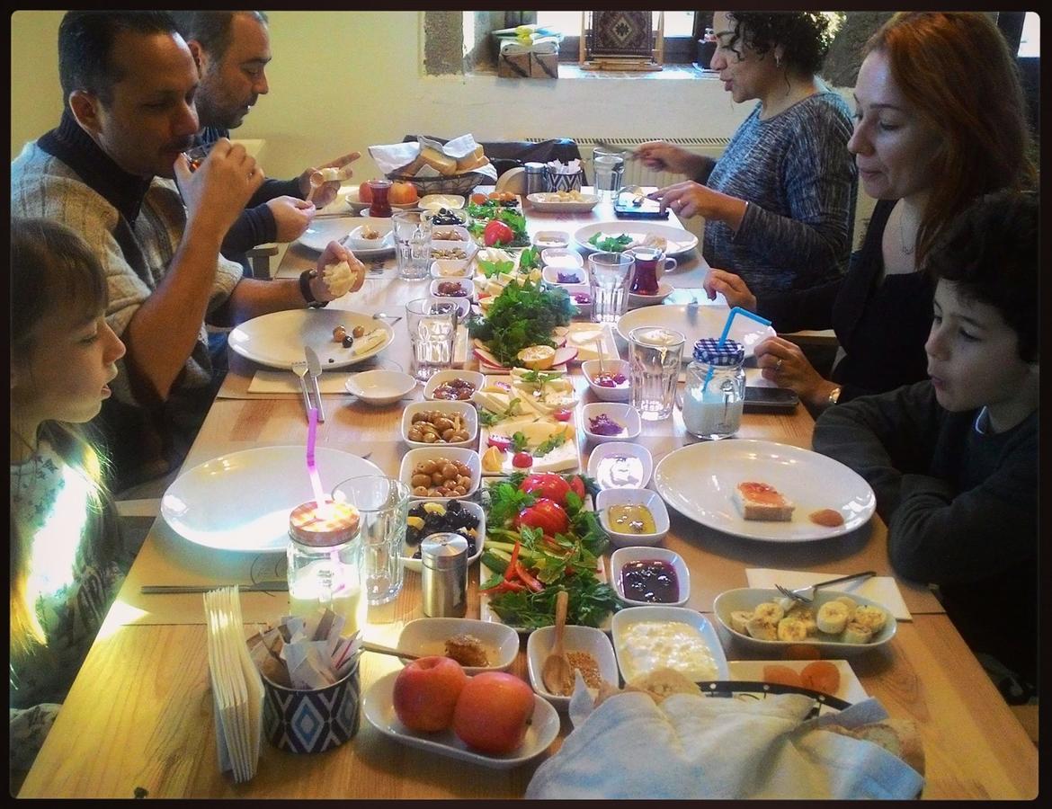 Assos Bohemian Hotel מראה חיצוני תמונה